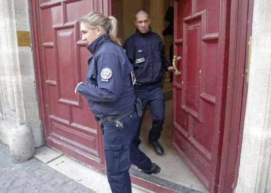 No Address Hotel, french-cops